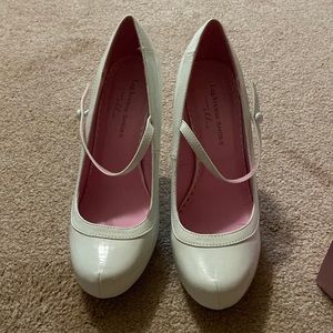 🤍Leg Avenue White Pumps🤍